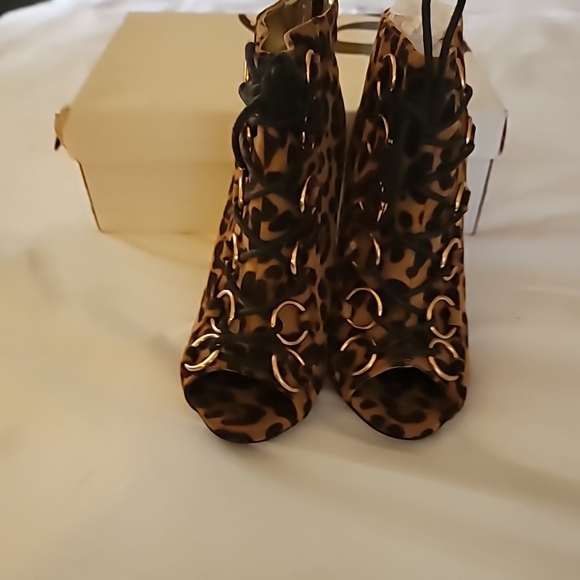 Dollhouse booties animal prints like New - Picture 3 of 5